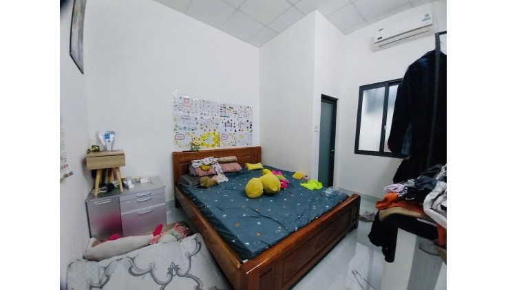 Giảm sốc 500tr !!! Chỉ còn 6tỷ2, Nhà C4 SHR, diện tích khủng 117m2,  1/ Nguyễn Văn Quá cách mặt tiền 50m, HXH tránh nhau, Ô tô Ngủ Sân